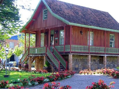 Praça das Etnias - Casa do Colono
