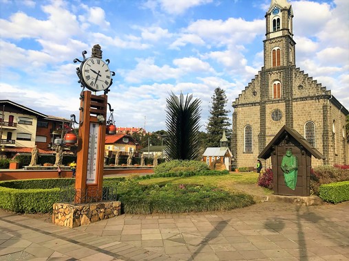 Você conhece os relógios suíços que decoram Gramado?