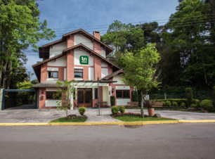 Tri Lago Hotel
